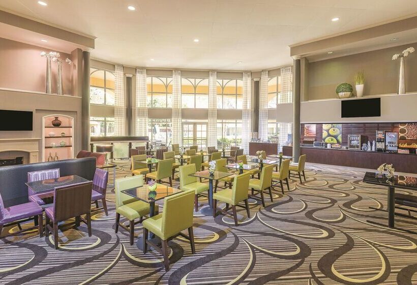 בית מלון כפרי La Quinta Inn & Suites By Wyndham University Area Chapel Hill