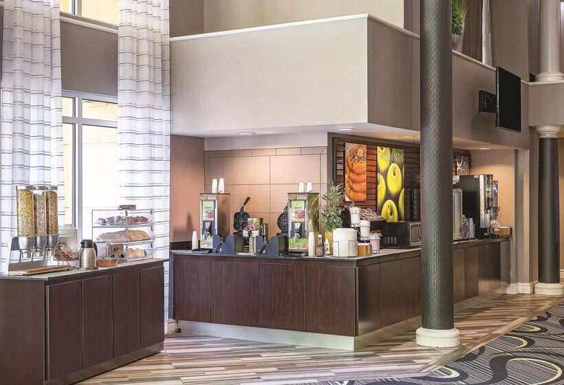 בית מלון כפרי La Quinta Inn & Suites By Wyndham University Area Chapel Hill