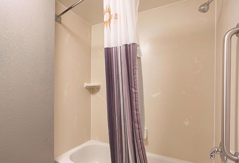 هتل La Quinta Inn & Suites By Wyndham University Area Chapel Hill