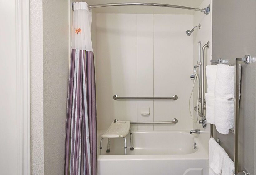 هتل La Quinta Inn & Suites By Wyndham University Area Chapel Hill