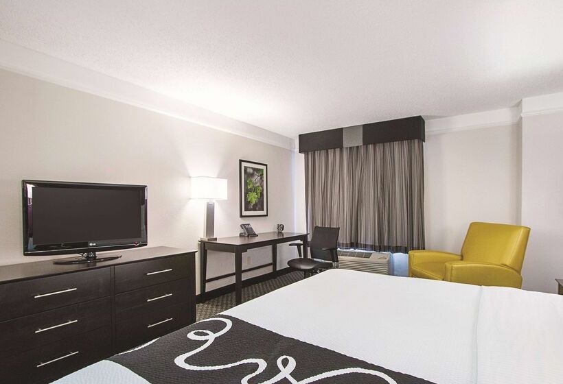 هتل La Quinta Inn & Suites By Wyndham University Area Chapel Hill