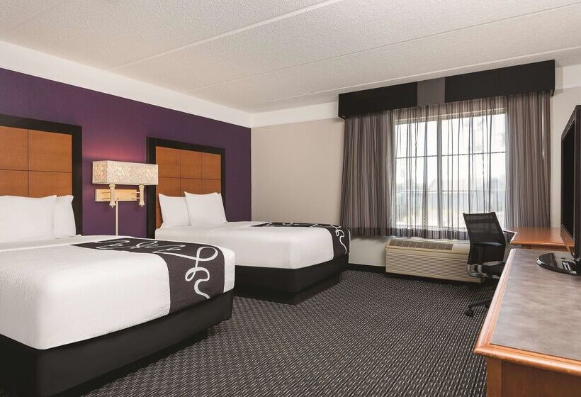 בית מלון כפרי La Quinta Inn & Suites By Wyndham University Area Chapel Hill