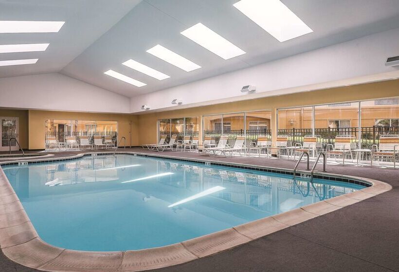 בית מלון כפרי La Quinta Inn & Suites By Wyndham University Area Chapel Hill