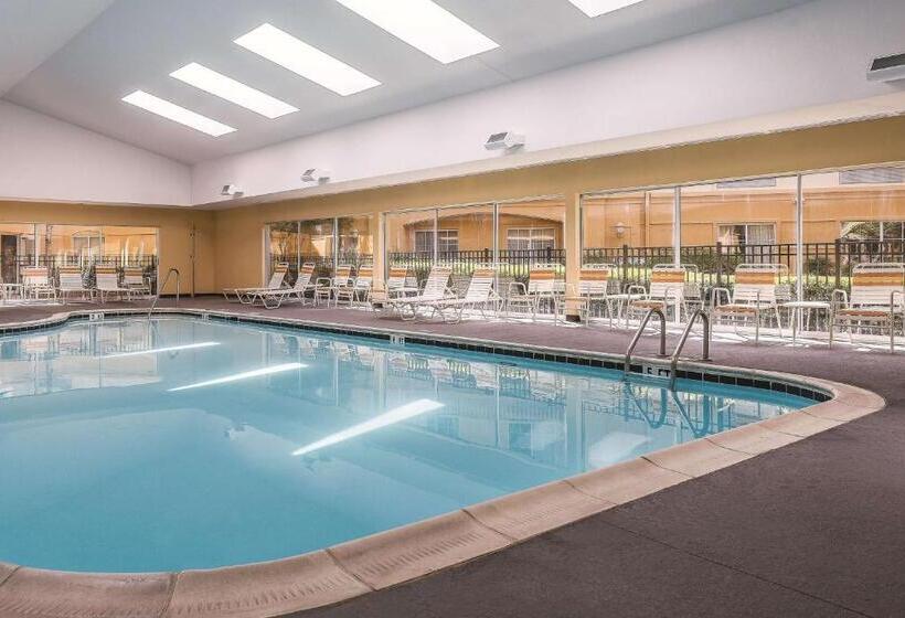 בית מלון כפרי La Quinta Inn & Suites By Wyndham University Area Chapel Hill