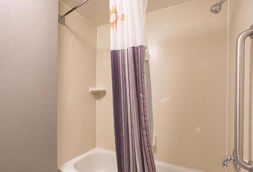 هتل La Quinta Inn & Suites By Wyndham University Area Chapel Hill