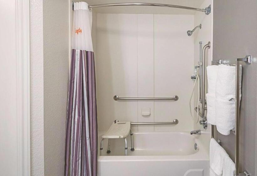 בית מלון כפרי La Quinta Inn & Suites By Wyndham University Area Chapel Hill