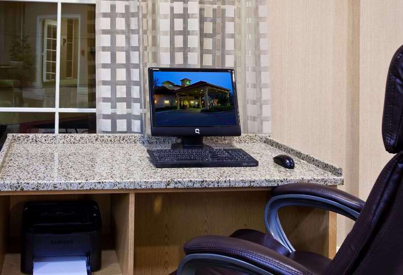 فندق La Quinta By Wyndham Usf