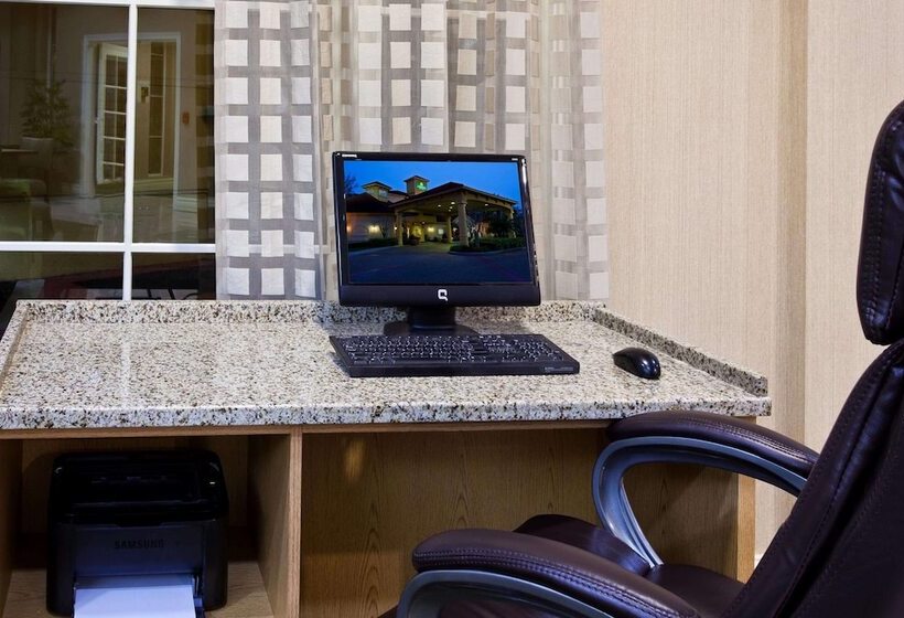 فندق La Quinta By Wyndham Usf