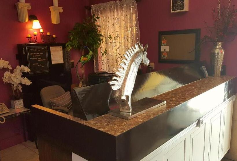 فندق Lago Motor Inn