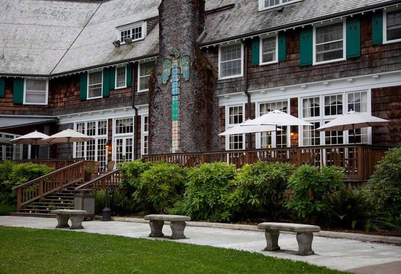 فندق Lake Quinault Lodge