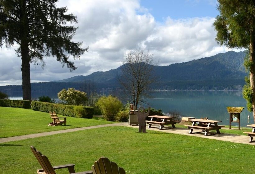 فندق Lake Quinault Lodge