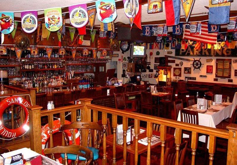 호텔 Lamies Inn & The Old Salt Tavern