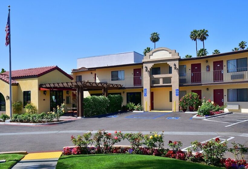 Отель Lamplighter Inn & Suites At Sdsu