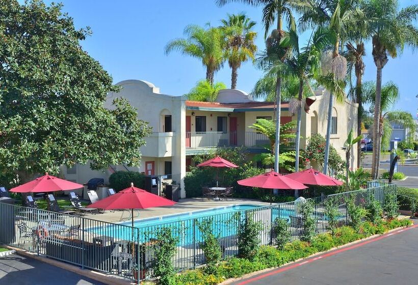 Отель Lamplighter Inn & Suites At Sdsu