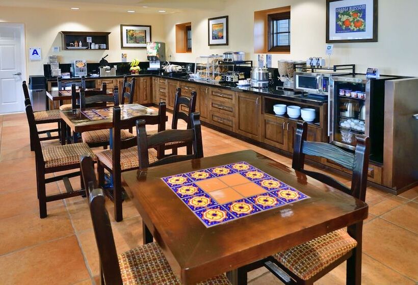 Отель Lamplighter Inn & Suites At Sdsu