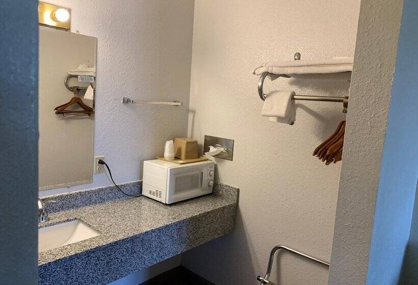 فندق Landmark Inn