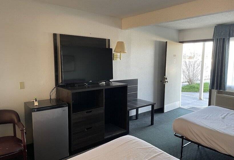 فندق Landmark Inn