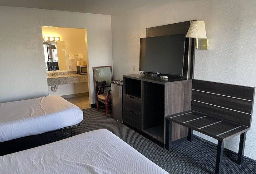 فندق Landmark Inn