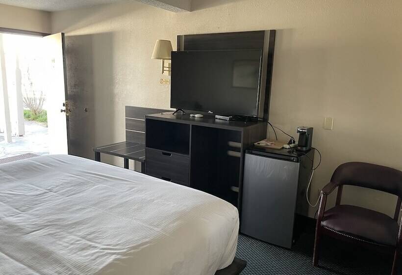 فندق Landmark Inn