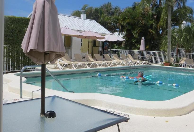 فندق Lemon Tree Inn   Near Tin City