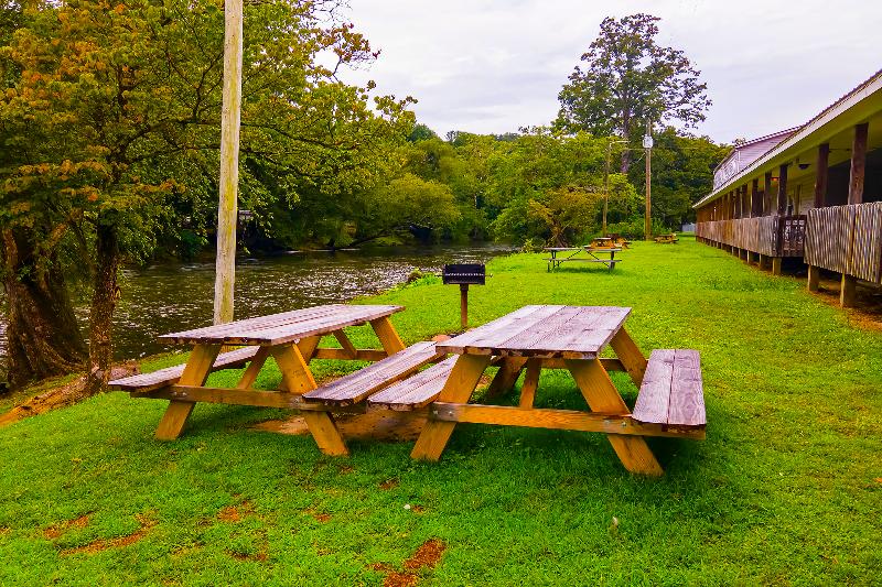 酒店 Lloyds On The River Country Inn