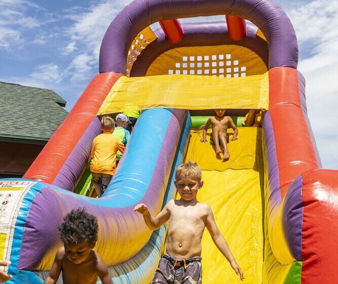 בית מלון כפרי Lodge At Palmer Gulch