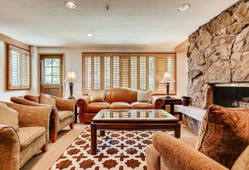 בית מלון כפרי Lodge Tower