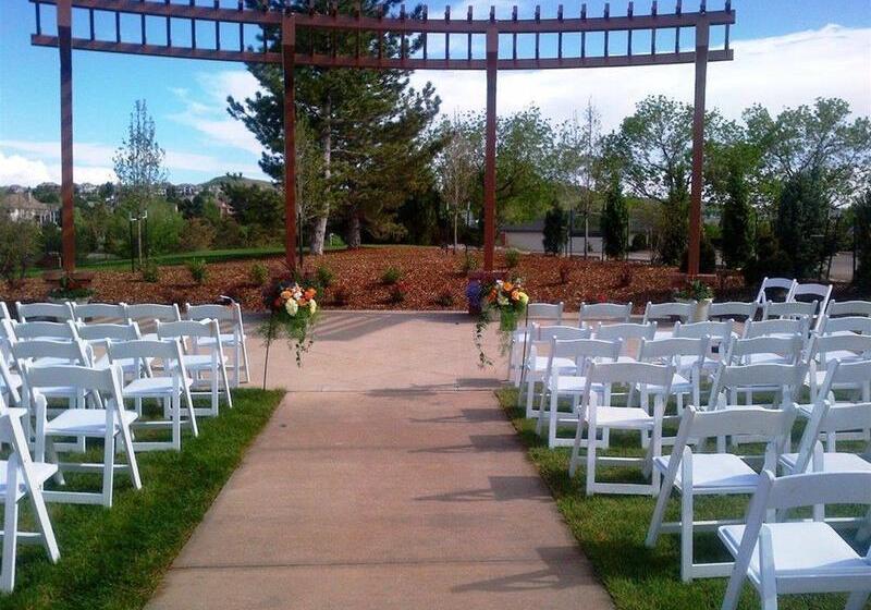 Hotel Lone Tree Golf Club And