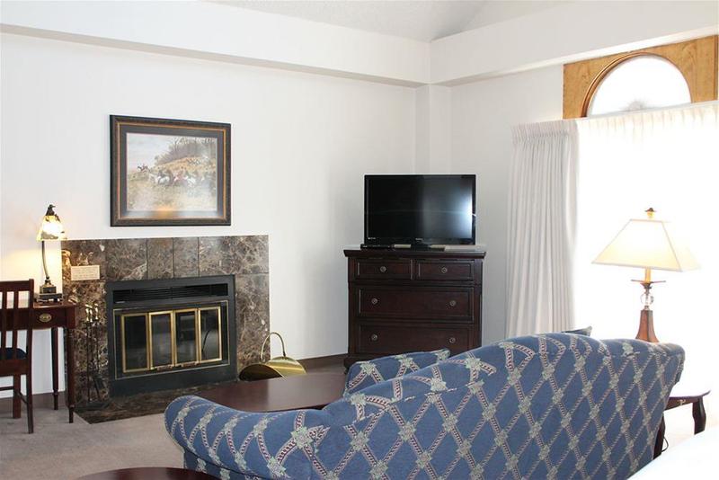 Hotel Lone Tree Golf Club And