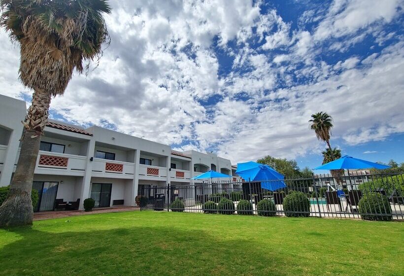 Отель Los Viajeros Inn