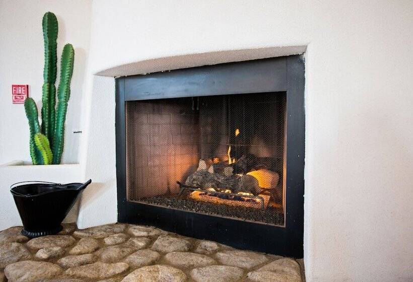 Отель Los Viajeros Inn