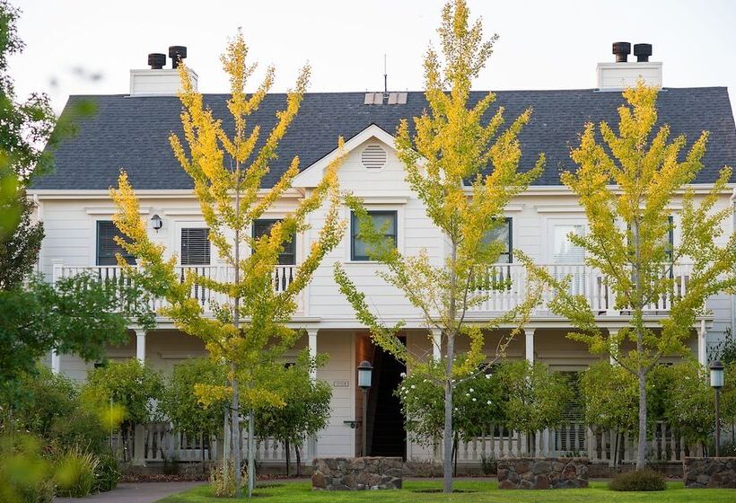 Отель Macarthur Place Inn & Spa