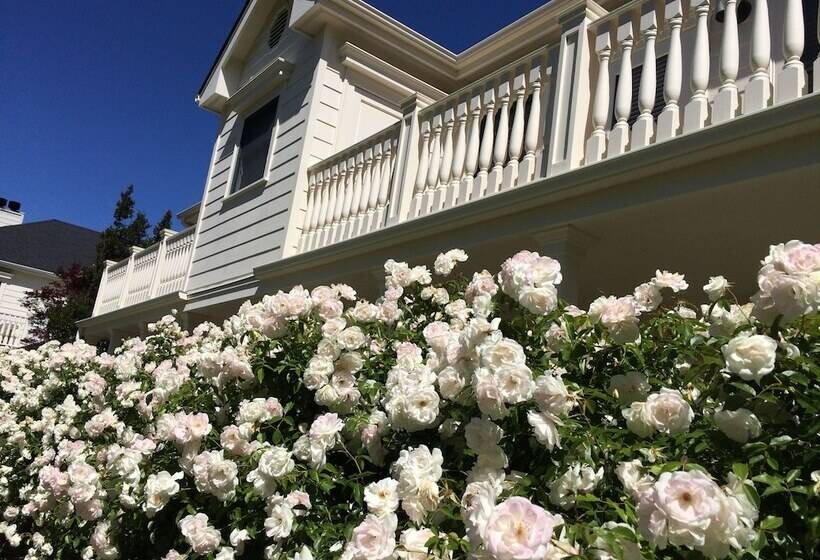 Отель Macarthur Place Inn & Spa