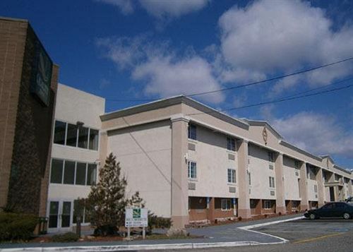 בית מלון כפרי Quality Inn & Conference Center