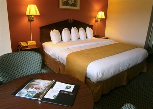 בית מלון כפרי Quality Inn & Conference Center