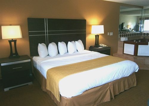 酒店 Quality Inn & Conference Center