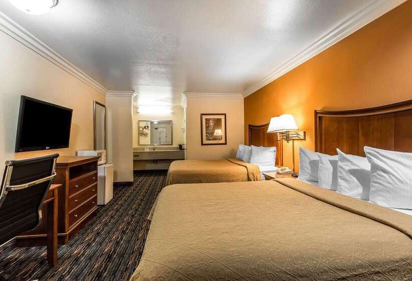 Отель Quality Inn Lake Elsinore I 15