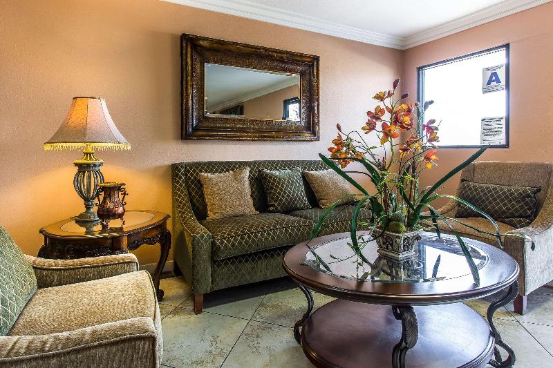 Отель Quality Inn Lake Elsinore I 15