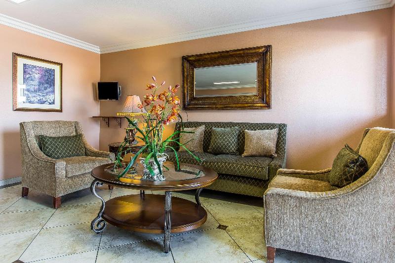 Отель Quality Inn Lake Elsinore I 15