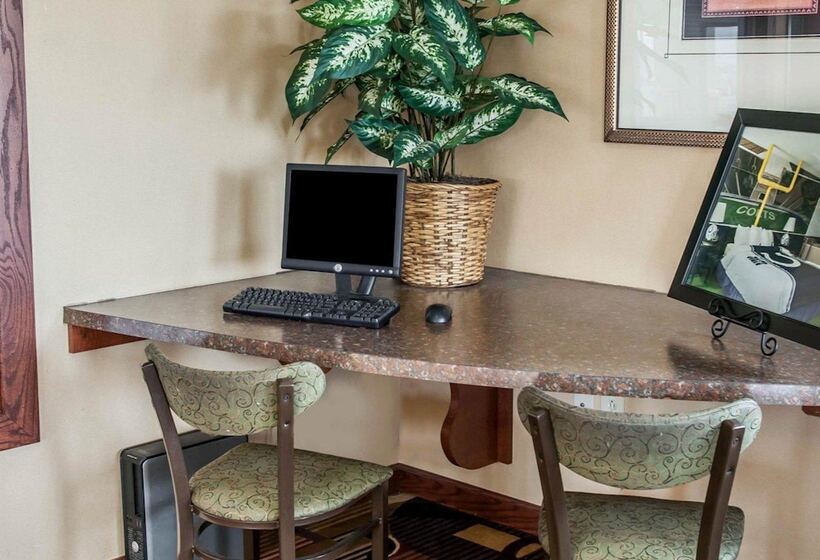 هتل Quality Inn & Suites Greenfield I70