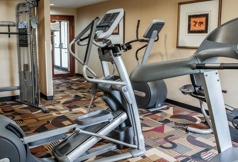 هتل Quality Inn & Suites Greenfield I70