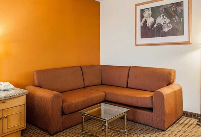 فندق Quality Inn & Suites Shelbyville I 74