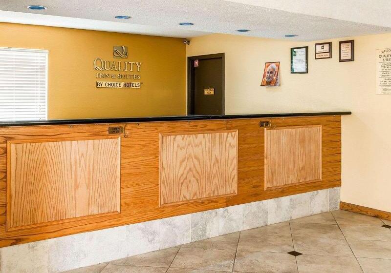 فندق Quality Inn & Suites Shelbyville I 74