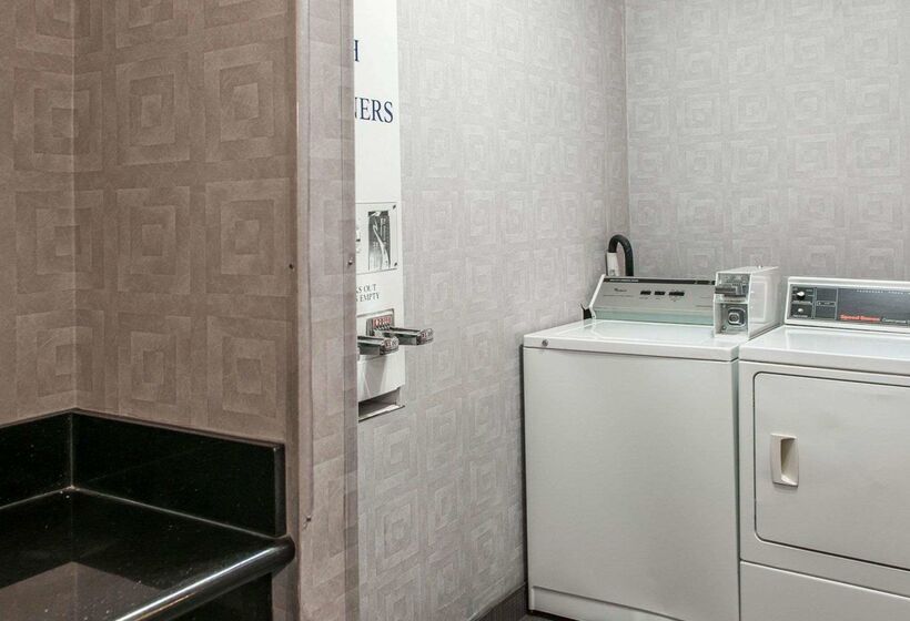 호텔 Quality Inn Terre Haute University Area