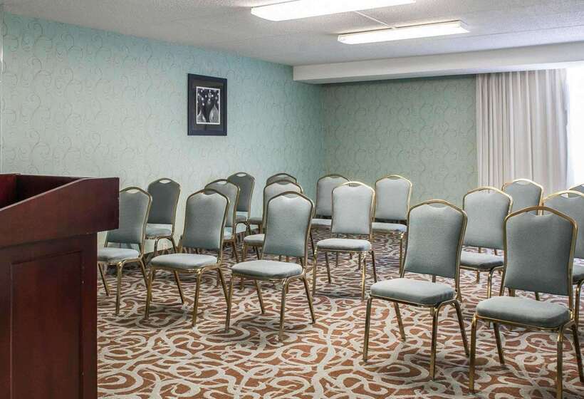 호텔 Quality Inn Terre Haute University Area