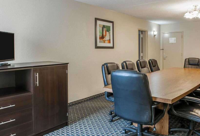 호텔 Quality Inn Terre Haute University Area