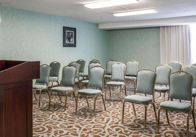 호텔 Quality Inn Terre Haute University Area