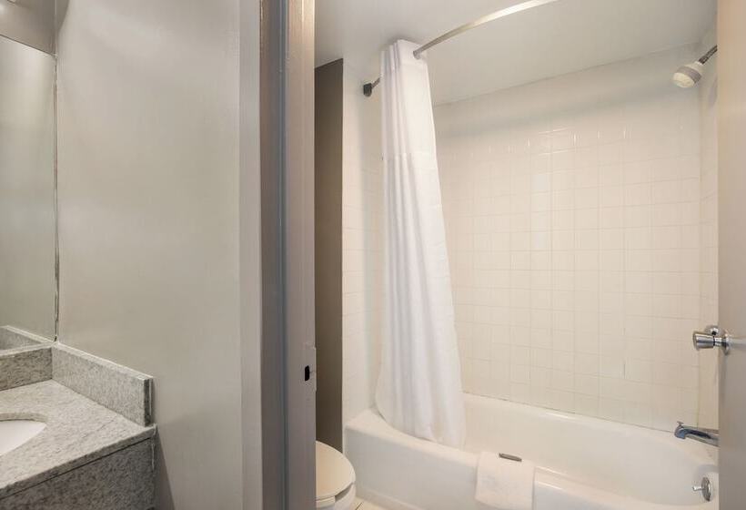 فندق Red Carpet Inn Edison