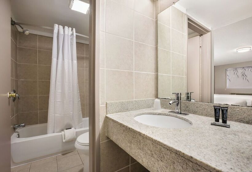 فندق Red Carpet Inn Edison