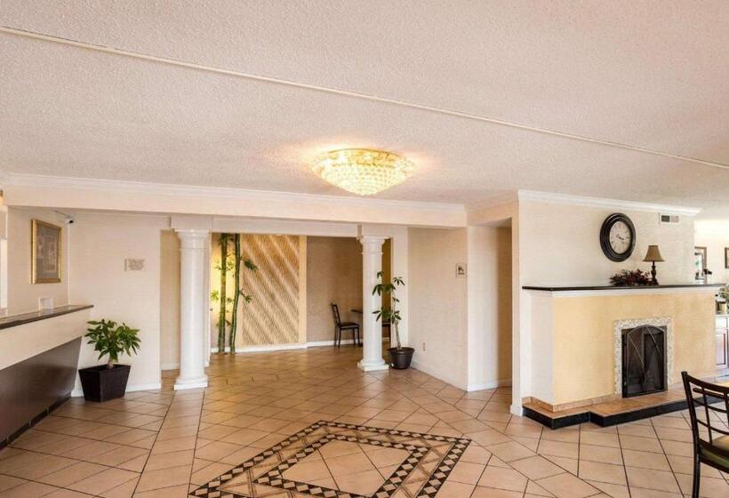 בית מלון כפרי Sunrise Inn & Suites New Orleans